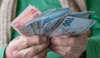 Emeklilere Yüzde 25 Kesinti: SGK Borçları İçin Yeni Düzenlemenin Etkileri ve Tepkiler