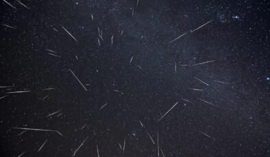 Geminid Meteor Yağmuru: Işık Gök Yüzünü Enstalasyonu