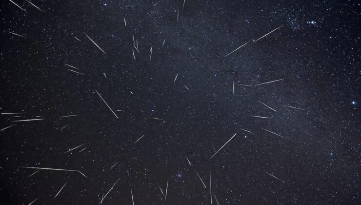 Geminid Meteor Yağmuru: Işık Gök Yüzünü Enstalasyonu