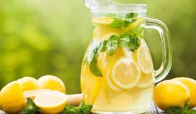 Limonlu Su: Hayatınıza Ferahlatan Sıvı Dostu ve Sağlıkta Geniş Etkileri