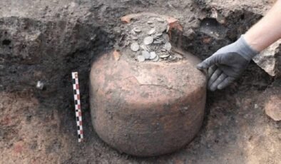 Mimari Zemin Altında Süzülen Zaman: Evin Altında Yıllık Birikim