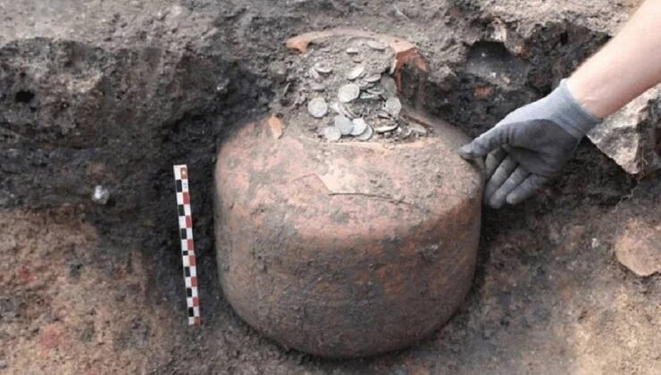 Mimari Zemin Altında Süzülen Zaman: Evin Altında Yıllık Birikim