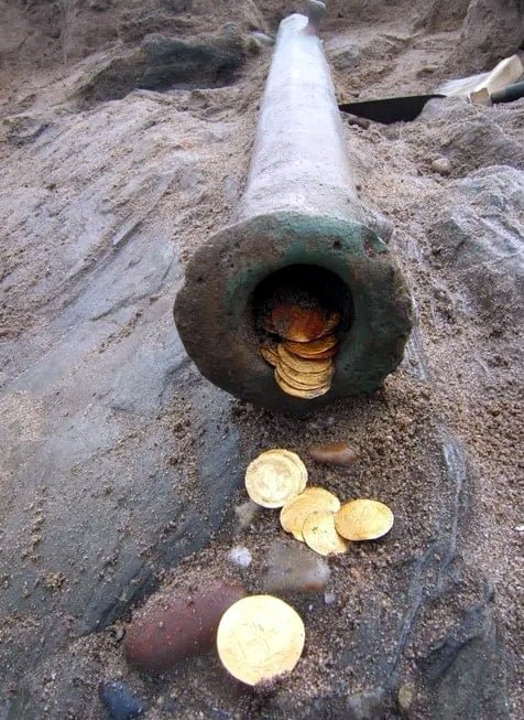 Namibya'nın Sıradışı Tersanesinin Gölgesindeki Bom Jesus: Kumun Altından Doğan Tarih