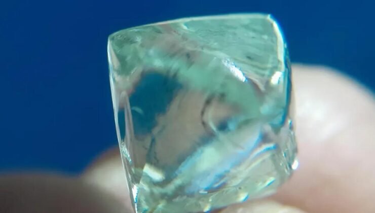 Panna’da İki Arkadaşın Şaşırtan Elmas Keşfi: Yoksulluktan Umuda Yolculuk