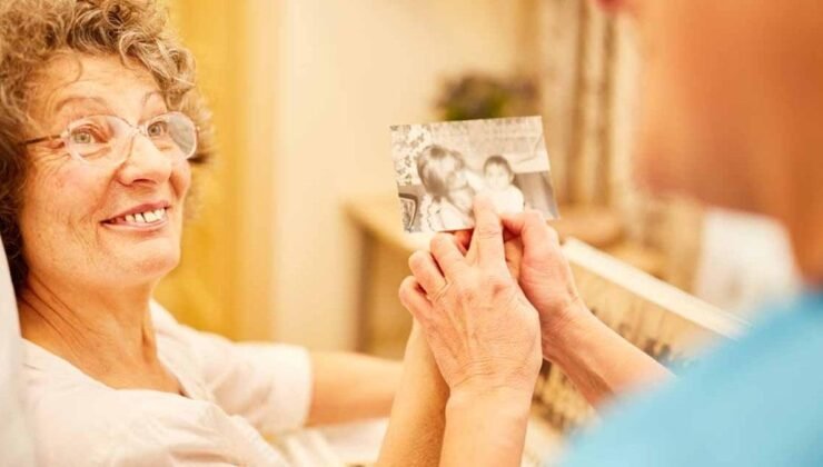 Yaşlanmanın Tehlikeli Ortaklığı: Fiziksel Kırılganlık ve Depresyonun Demansa Etkisi