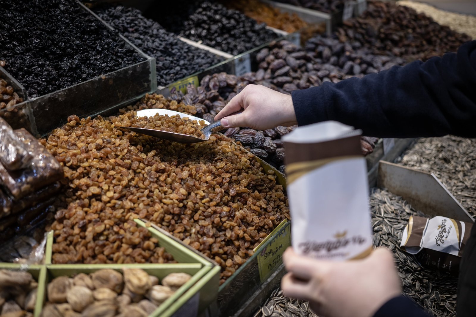 Yılbaşı Kuruyemişinde Fiyatlar ve Güvenilirlik Üzerine Esnaf Görüşleri