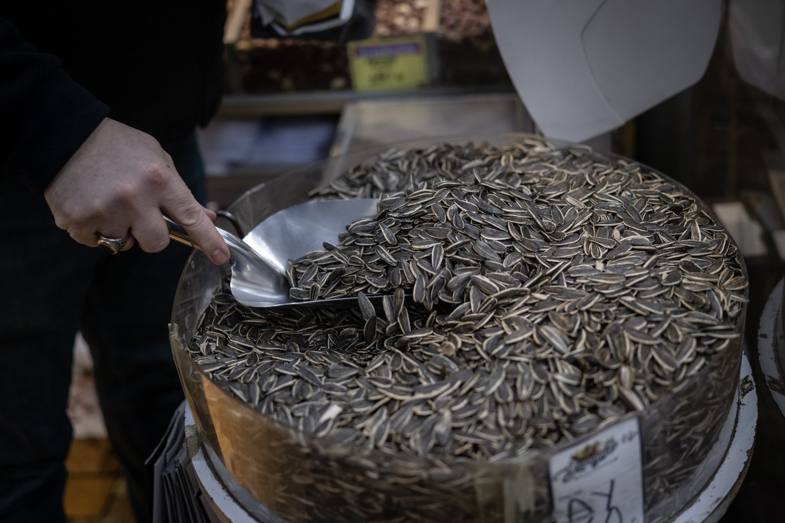 Yılbaşı Kuruyemişinde Fiyatlar ve Güvenilirlik Üzerine Esnaf Görüşleri