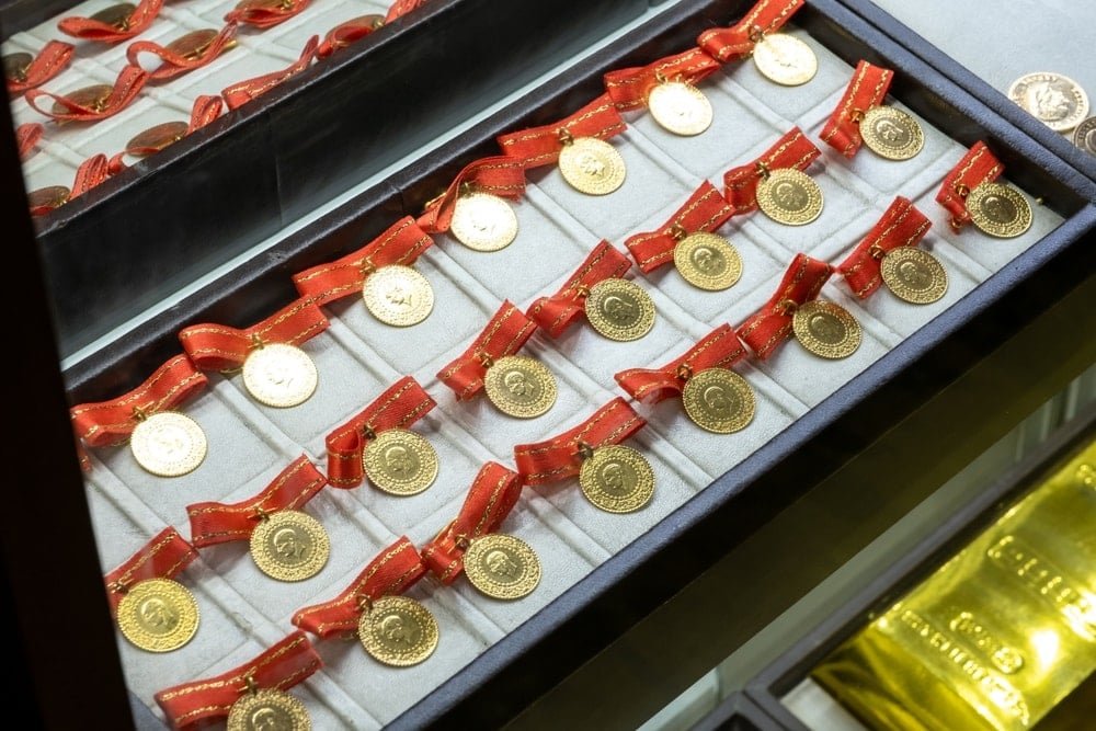 Altın Piyasasında Gergin Seviye: 7 Bin Liraya Dayanış ve 10 Bin Altı Hedefleri