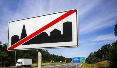 Reflektörlü Güvenlik: Yaya Cezaları ve Türkiye’deki Yol İşaretleri Üzerine Güncel Değerlendirme