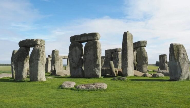 Stonehenge Taşlarının Kökeni: Buzullar mı, İnsanlar mı? Yeni Bulgular ve Yansımaları