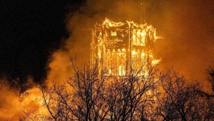 Vondel Kilisesi Yangını ve Yıllık Kutlamalarda Yaşanan Kayıplar: Hollanda’da 2025 Yeni Yılı Şoku