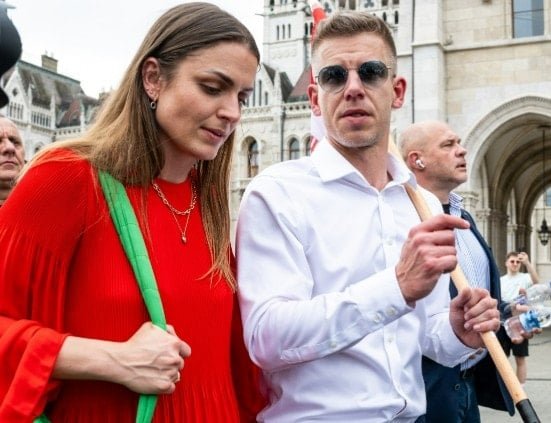 Anketlerde önde giden lidere kaset şantajı: Eski sevgilisiyle tehdit ettiler