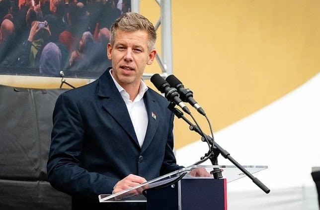 Anketlerde önde giden lidere kaset şantajı: Eski sevgilisiyle tehdit ettiler