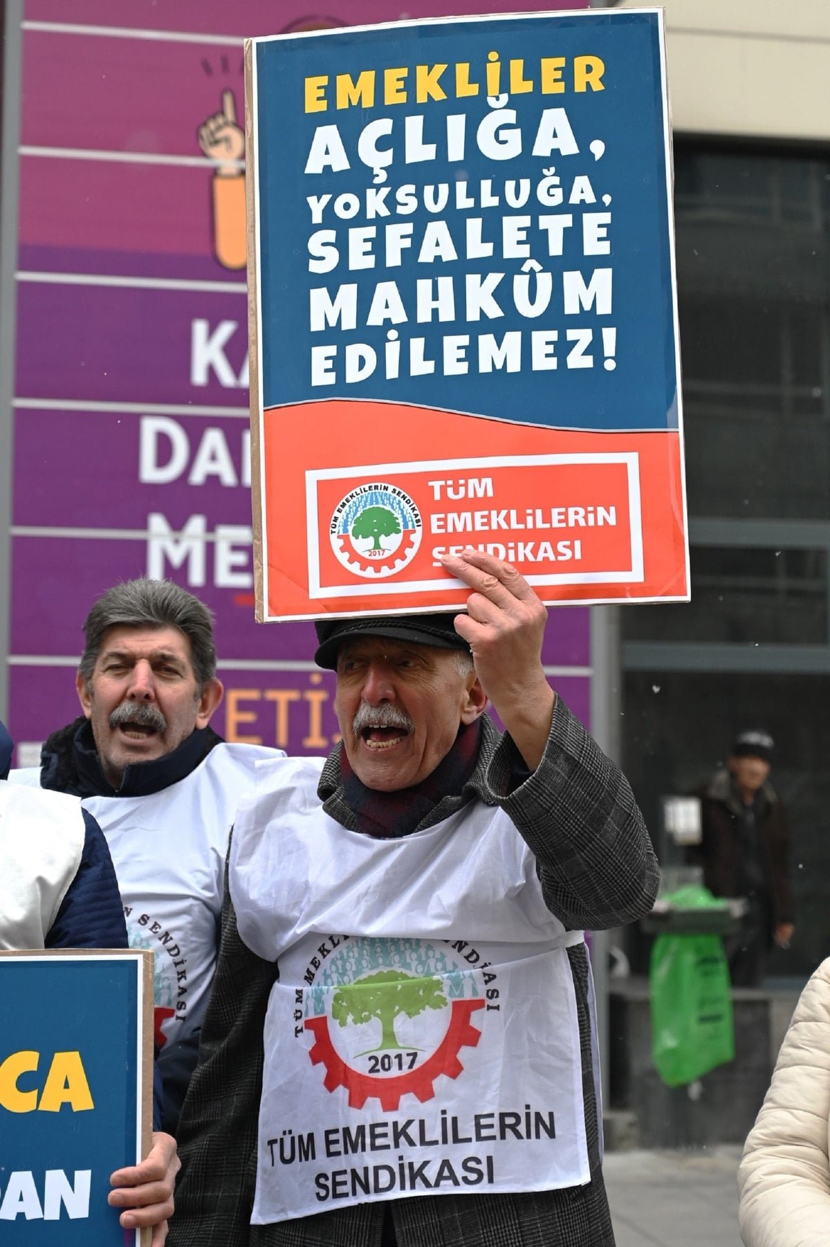 Emeklilerin Dipteki Yoksulluk: Aylıklar ve Gelirler Arasındaki Uçurum Büyüyor