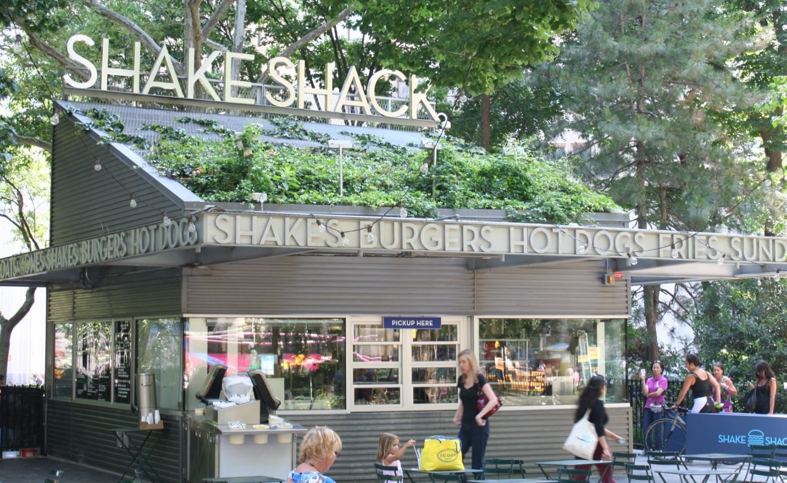 Shake Shack: Madison Square Park’tan Global Bir Restoran Ağının Doğuşu ve Büyümesi