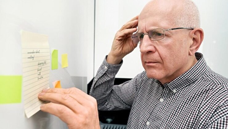 Unutkanlıkla Yaşamak: Nedenler, Riskler ve Beyin Sağlığını Korumak