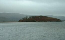 Ynys Gifftan: Gelgitle Ayıklanan Tarihi Ada ve Taş Ev