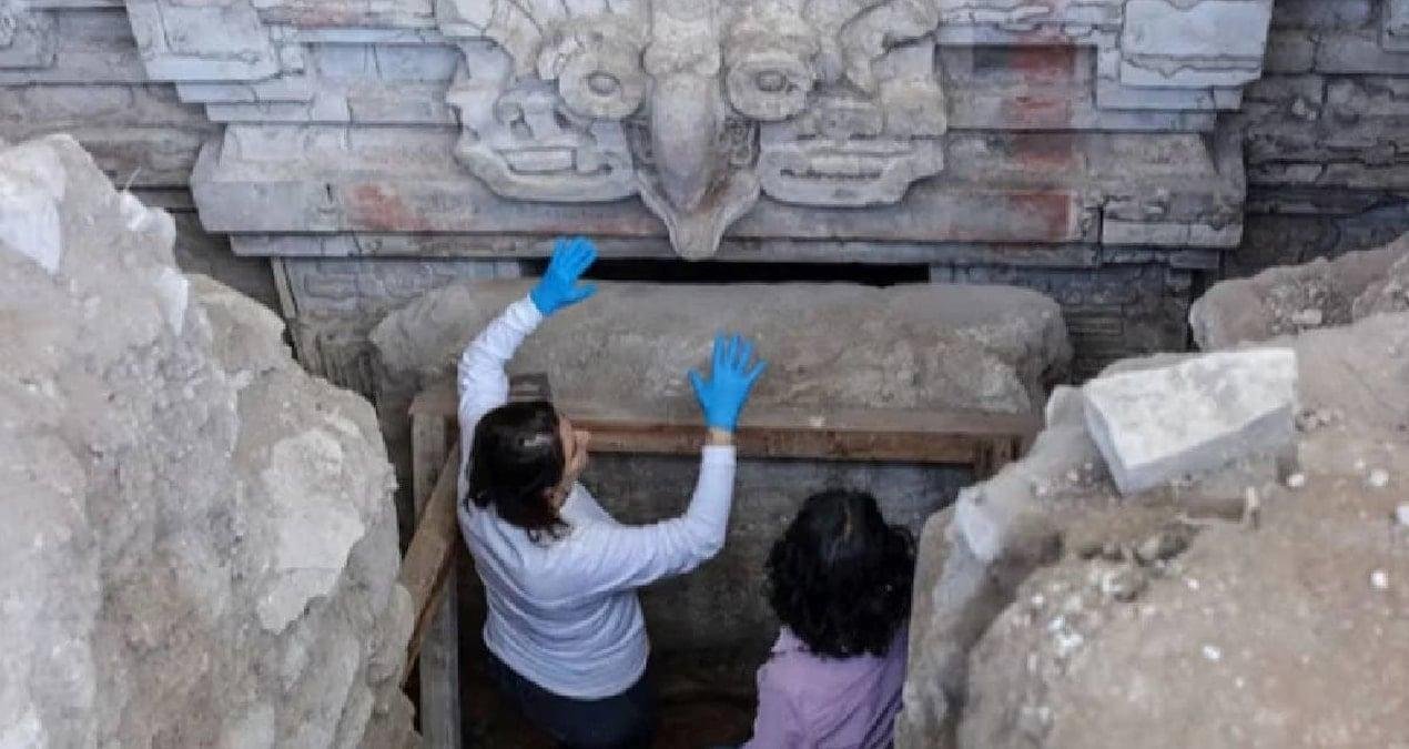 ZAPOTEK MEZARİ: BAYKUŞ SİMGELİ GEÇ KLASİK MEZAR GÜN YÜZÜNE ÇIKARILIYOR