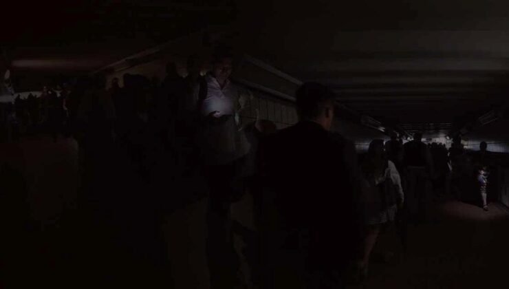 Dünya Saati 2024: Çekya’da Sembolik Karanlık ve Toplumsal Eylem