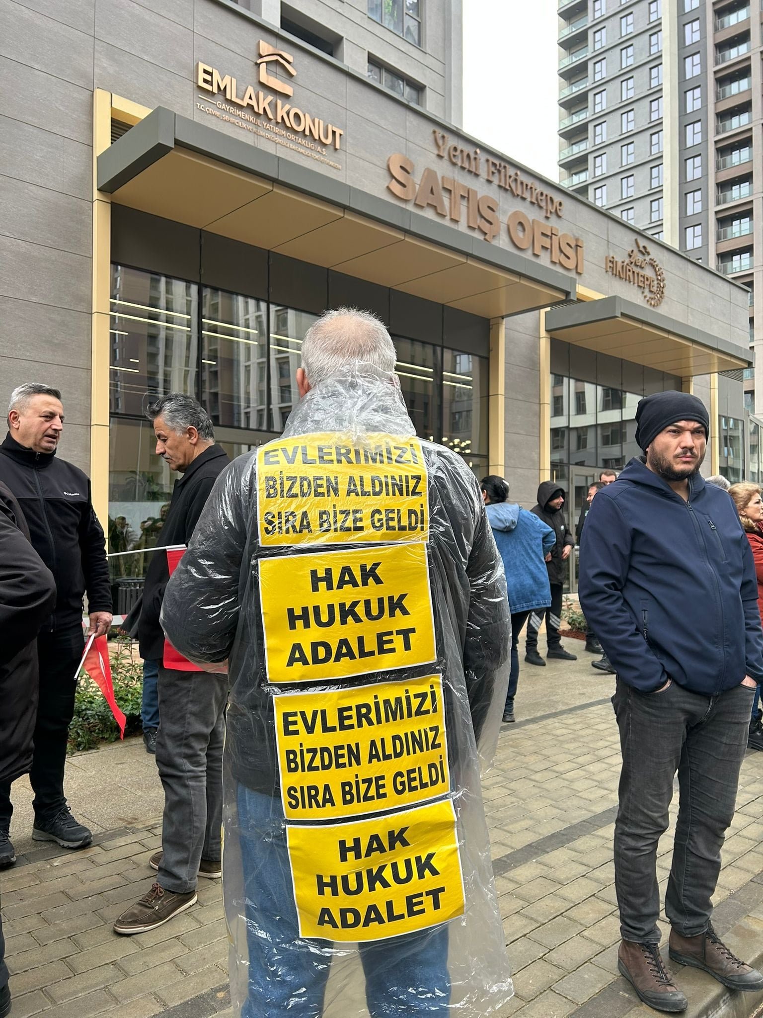 İstanbul Fikirtepe'de Mağdur Hak Sahipleri ve Emlak Konut Süreci: Sessizlik ve Talepler