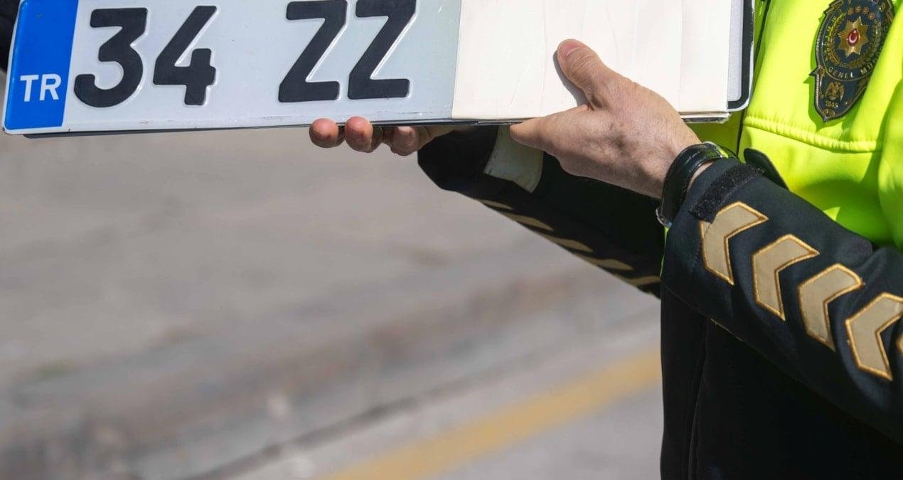 Konya Yolundaki Plaka Güvenliği: Yetkili Mührü ve Güvenlik Özellikleri