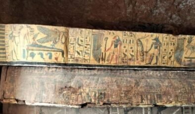 Lüksor Keşfi: Amun Şarkıcıları Lahitleri ve 8 Papirüsün Gizemi