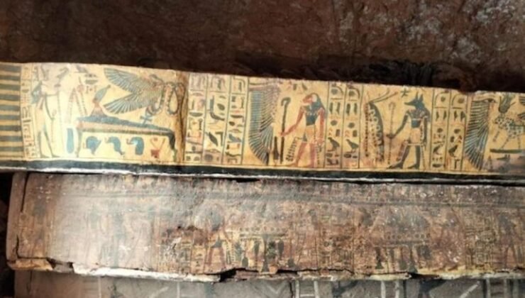 Lüksor Keşfi: Amun Şarkıcıları Lahitleri ve 8 Papirüsün Gizemi