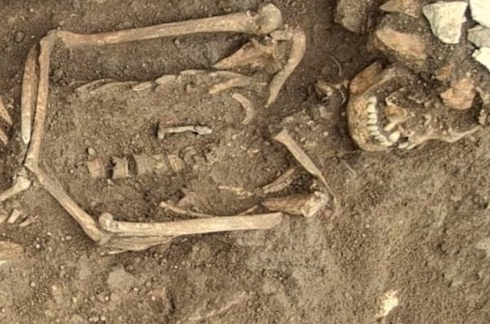 Ostiense Defin Alanında Çivili Mezarlar: Ruhların Sırları ve Apotropaik Koruma