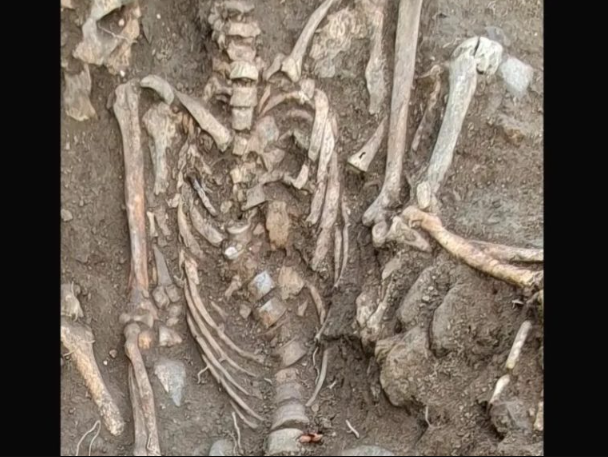 Ostiense Defin Alanında Çivili Mezarlar: Ruhların Sırları ve Apotropaik Koruma