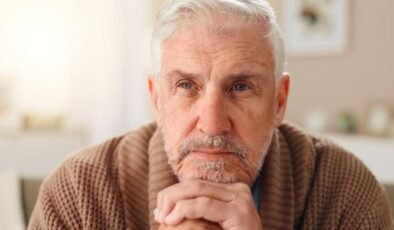 Yaşlanmanın Biyobelirteçlerinde İki Kritik Dönemin Moleküler Dalgaları: Orta 40’lar ve Erken 60’lar