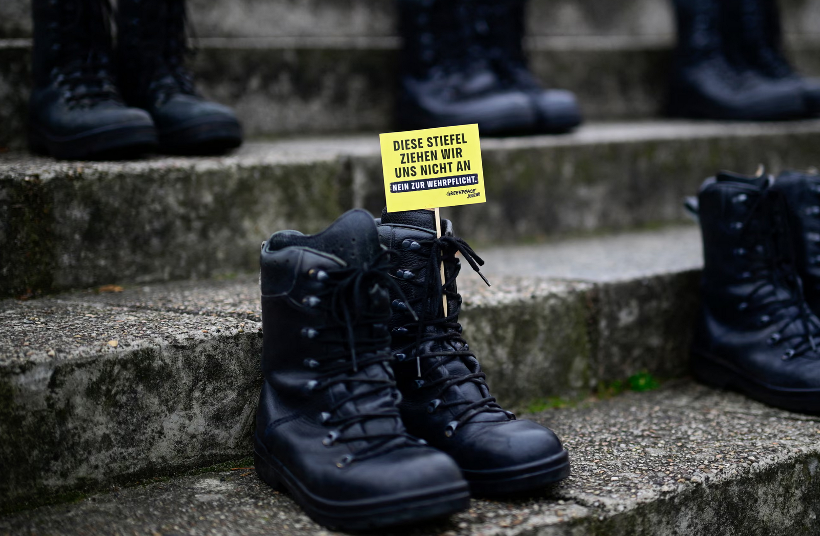 Almanya’da Zorunlu Hizmet Tartışması: Gençler Sokaklarda, Vicdani Red ve Gönüllü Hizmet Dengenin Bedeli