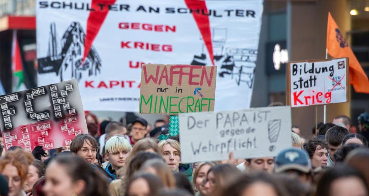 Almanya’da Zorunlu Hizmet Tartışması: Gençler Sokaklarda, Vicdani Red ve Gönüllü Hizmet Dengenin Bedeli