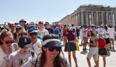 Atina’da Turizme Karşı Şehir Hakkını Savunan Belediye