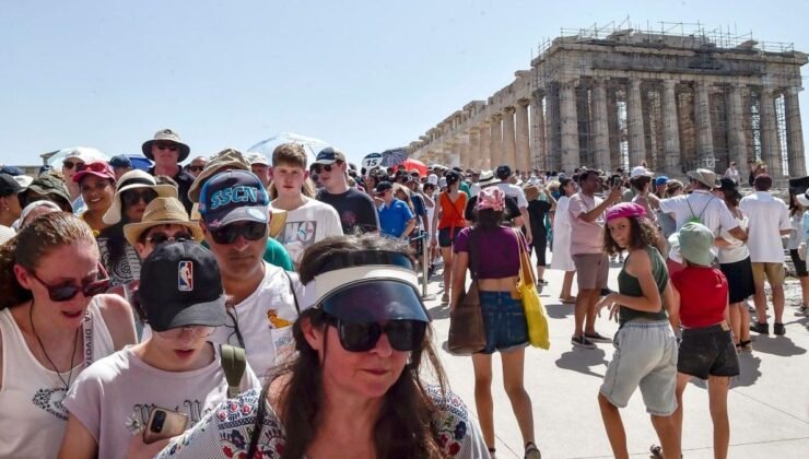 Atina’da Turizme Karşı Şehir Hakkını Savunan Belediye