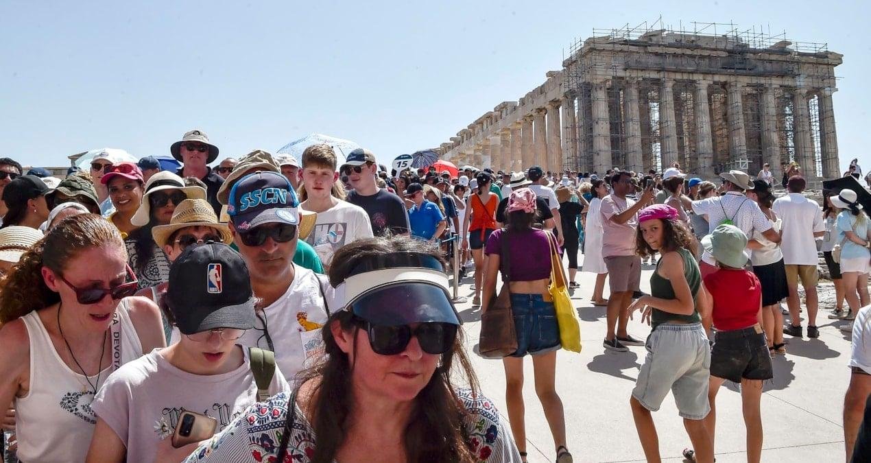 Atina’da Turizme Karşı Şehir Hakkını Savunan Belediye