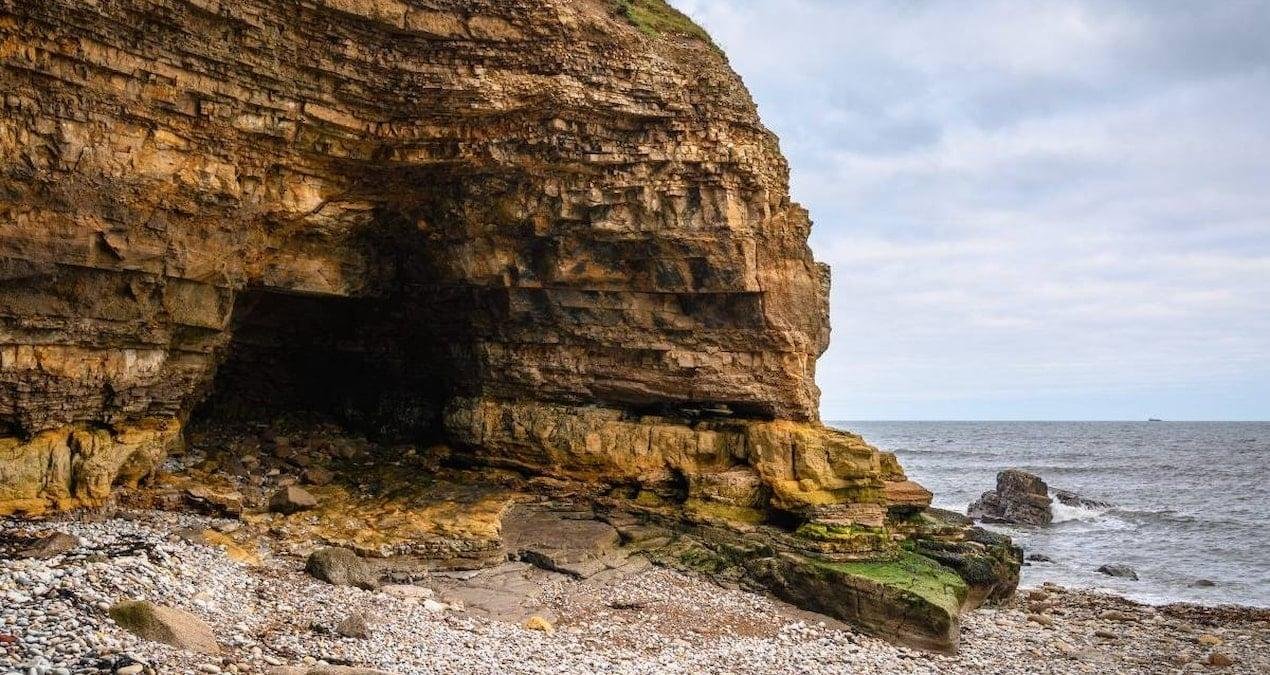 Britanya’nın Kısa Tarihçesinde Heaning Wood Bone Cave: Çocuk Kalıntılarının Gizemi ve Kutsal Kullanımlar