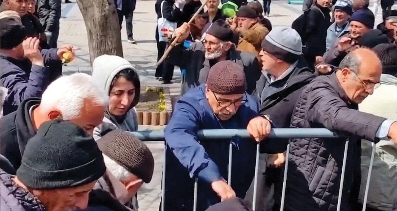 Elma Kavgası: Ankara’da Halkın Ekonomi Sıkıntısının Ettiği Çatlaklar