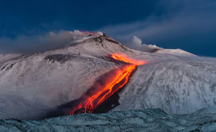 Etna’nın Derin Magma Sızıntısı: 80 Kilometre Altından Gelen Sesleniş