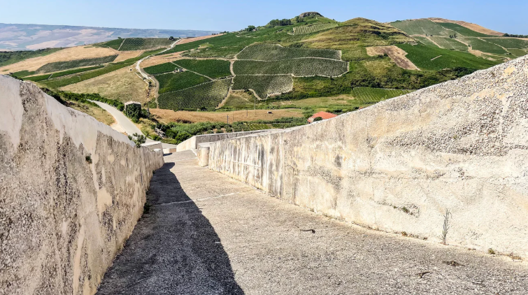 Gibellina: Betonla Yükselen Hafıza ve 2026’da Modern Sanat Başkenti