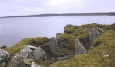 İlk Çiftçi Aile Ağları: İskoçya Neolitik Mezarlıklarında Atayurt ve Cinsiyet Dinamikleri