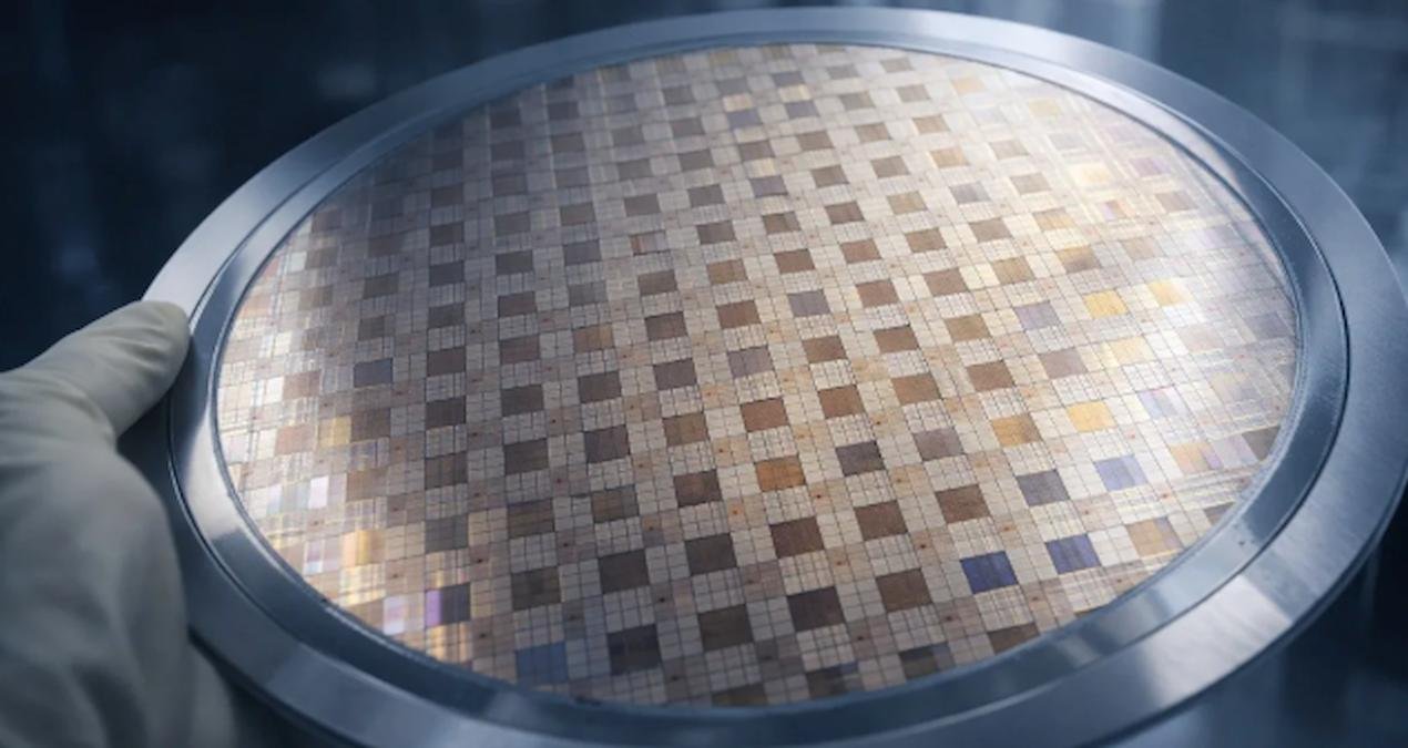 Intel’in GaN Çiplet Atılımı: İnce Yapıda Güç Verimliliğinde Yeni Dergi