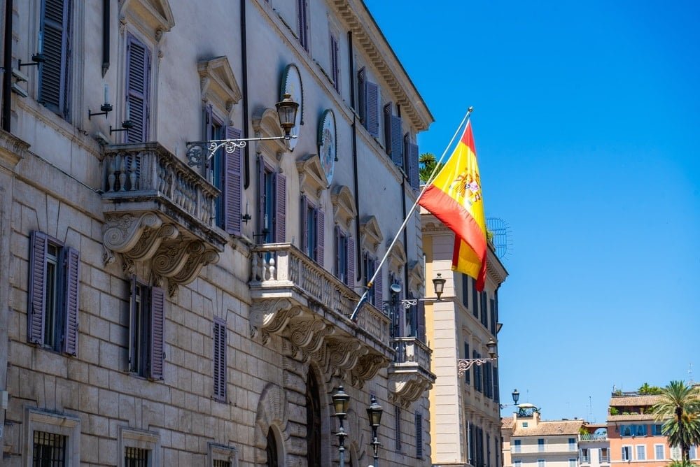 İspanya’da Uzun Süreli Çalışma Fırsatları: Maaşlar, Meslekler ve Başvuru Şartları