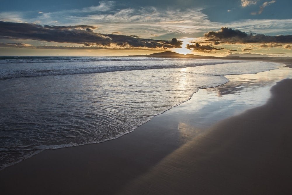 Issız Adada Hayatta Kalma Deneyiminin Gölgesinde Lüks Tatilin Zorlukları