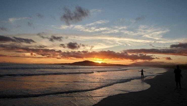 Issız Adada Hayatta Kalma Deneyiminin Gölgesinde Lüks Tatilin Zorlukları