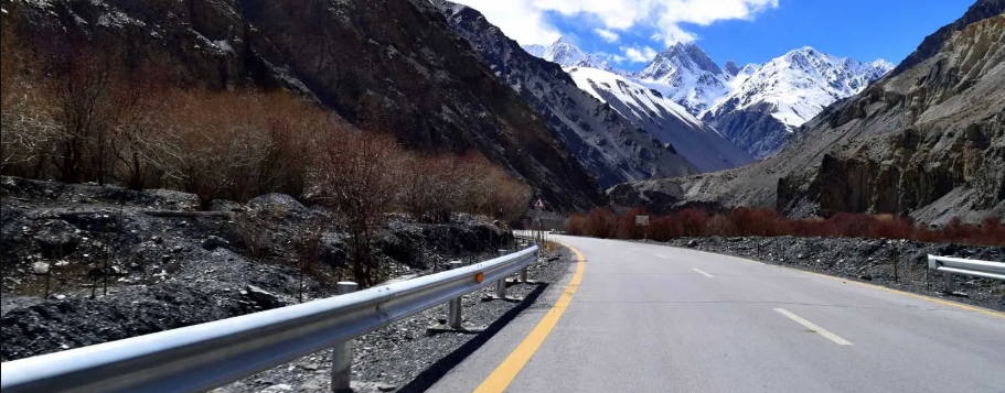 Karakurum Karayolu: Zirveye Giden Asfaltın Gizli Hikayesi