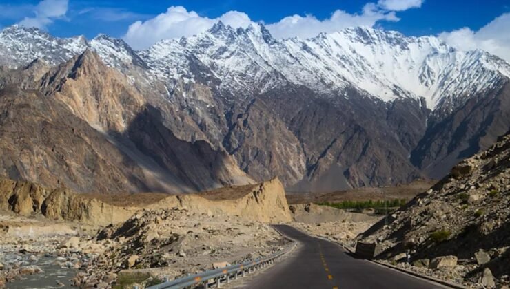 Karakurum Karayolu: Zirveye Giden Asfaltın Gizli Hikayesi