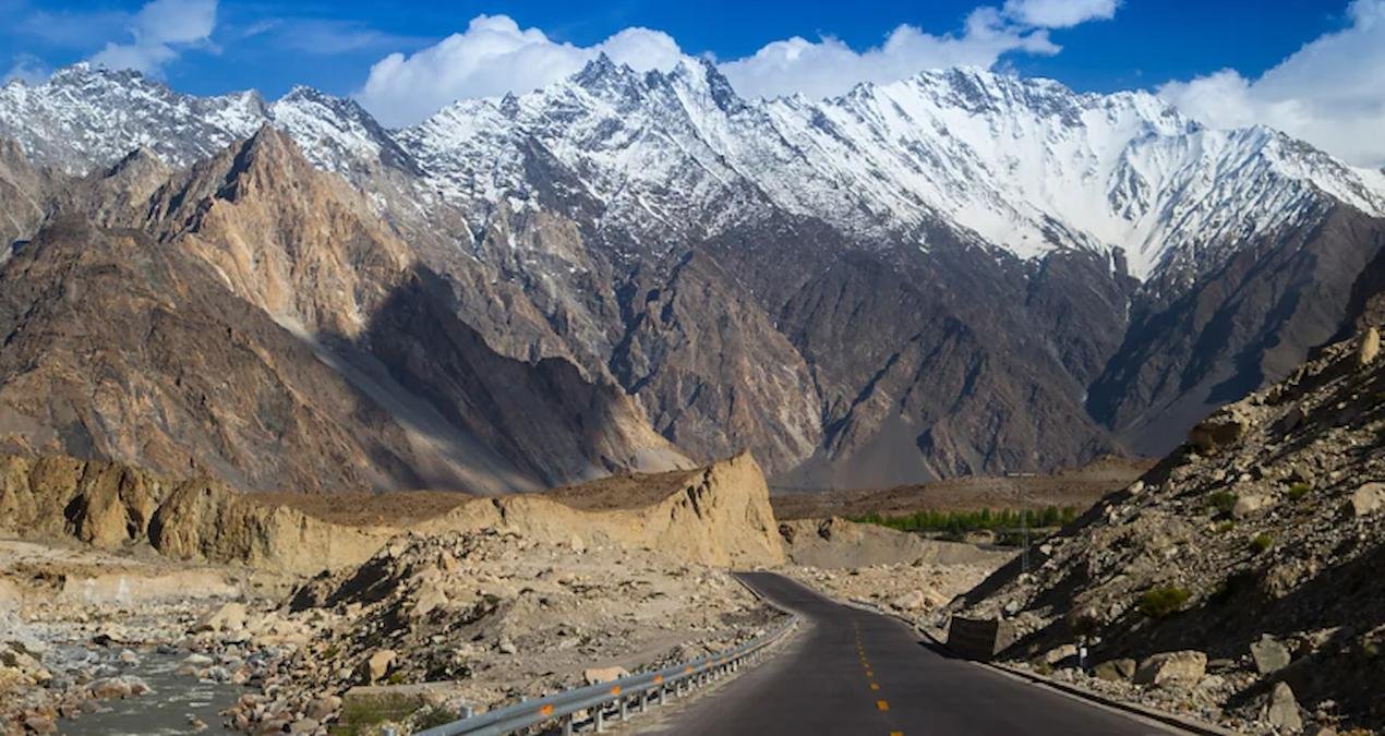 Karakurum Karayolu: Zirveye Giden Asfaltın Gizli Hikayesi