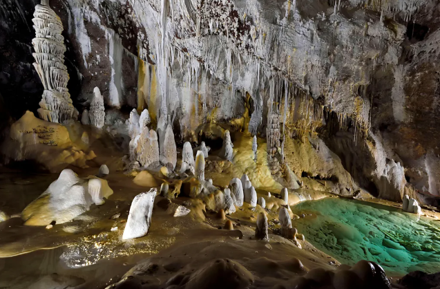 Lechuguilla Mağarası: Antibiyotik Direncinin Doğal Kökenleri ve Geleceğe Yönelik Dersler
