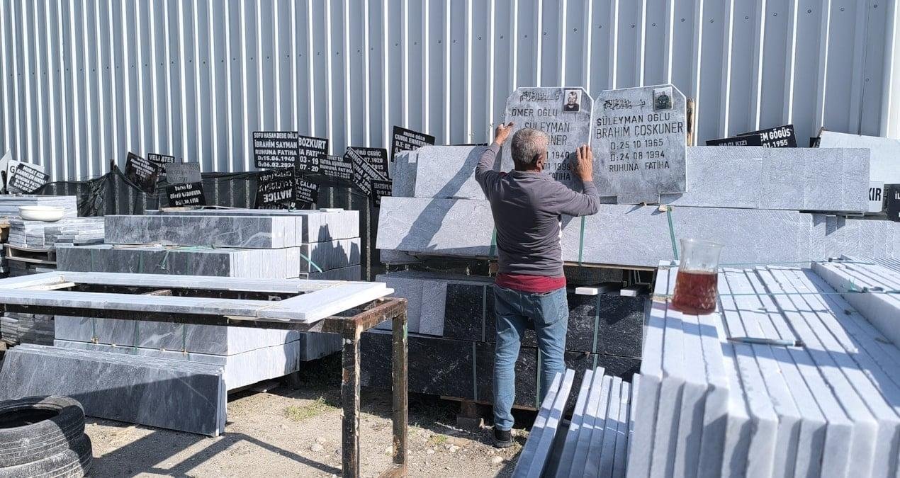 Mezar Taşı Fiyatlarındaki Hızlı Artış ve Emeklilerin Zorlu Tercihleri