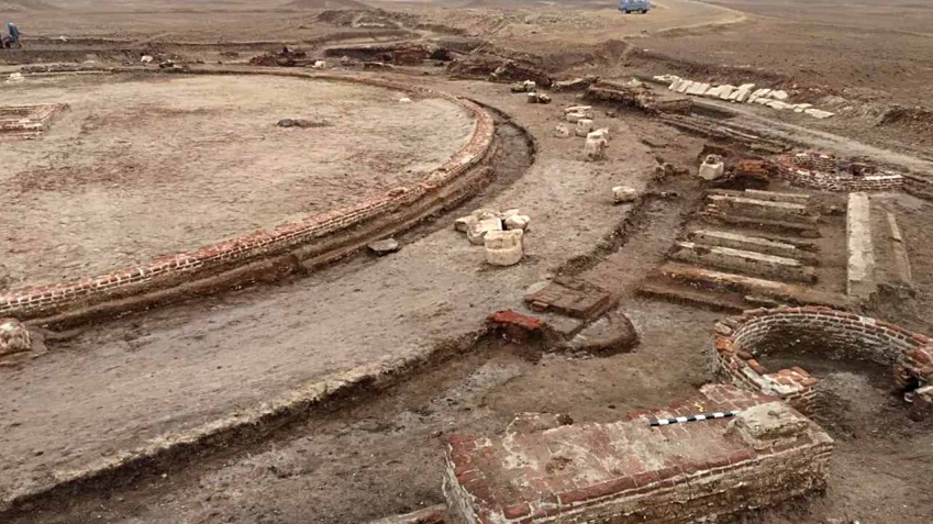 Pelusium’un Suları: Nil’in Kutsal Tapınağı ve Su Tesisinin Yükselişi